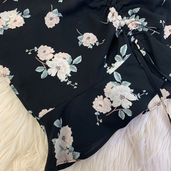Express Crop Black Floral Blouse Size Small - Picture 3 of 5